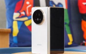 گزارشها حاکی از آن است که گوشی آنر مجیک V6 بزرگترین باتری را در بین گوشیهای تاشو خواهد داشت. گزارشها حاکی از آن است که گوشی آنر مجیک V6 بزرگترین باتری را در بین گوشیهای تاشو خواهد داشت.